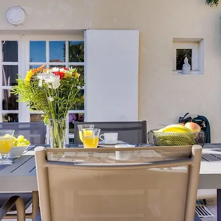 Des Coteaux - Family With Pool